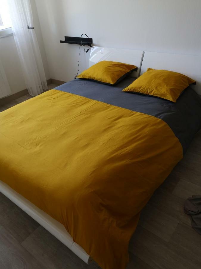 Appartement 126 Rue Gaston Bonnefond à Montreuil-Bellay Extérieur photo